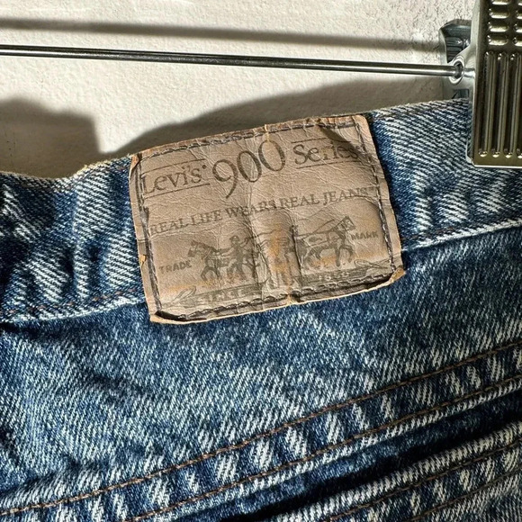 Vintage Levi’s 1980 900 Series Mom Jeans - Picture 5 of 6